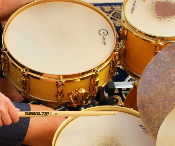 Das Schlagzeug gibt den Rhythmus vor.