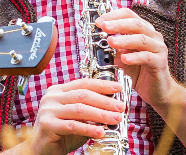 Die Klarinette wird in der klassischen, volkstümlichen und Jazzmusik gespielt.
